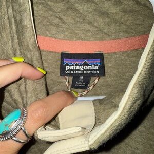 Patagonia women’s cotton quilt snap pull over